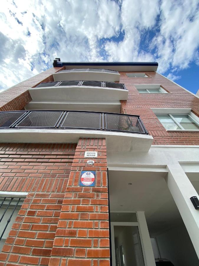 Amplio Y Calido Con Parrilla En El Balcon Apartment โปซาดัส ภายนอก รูปภาพ